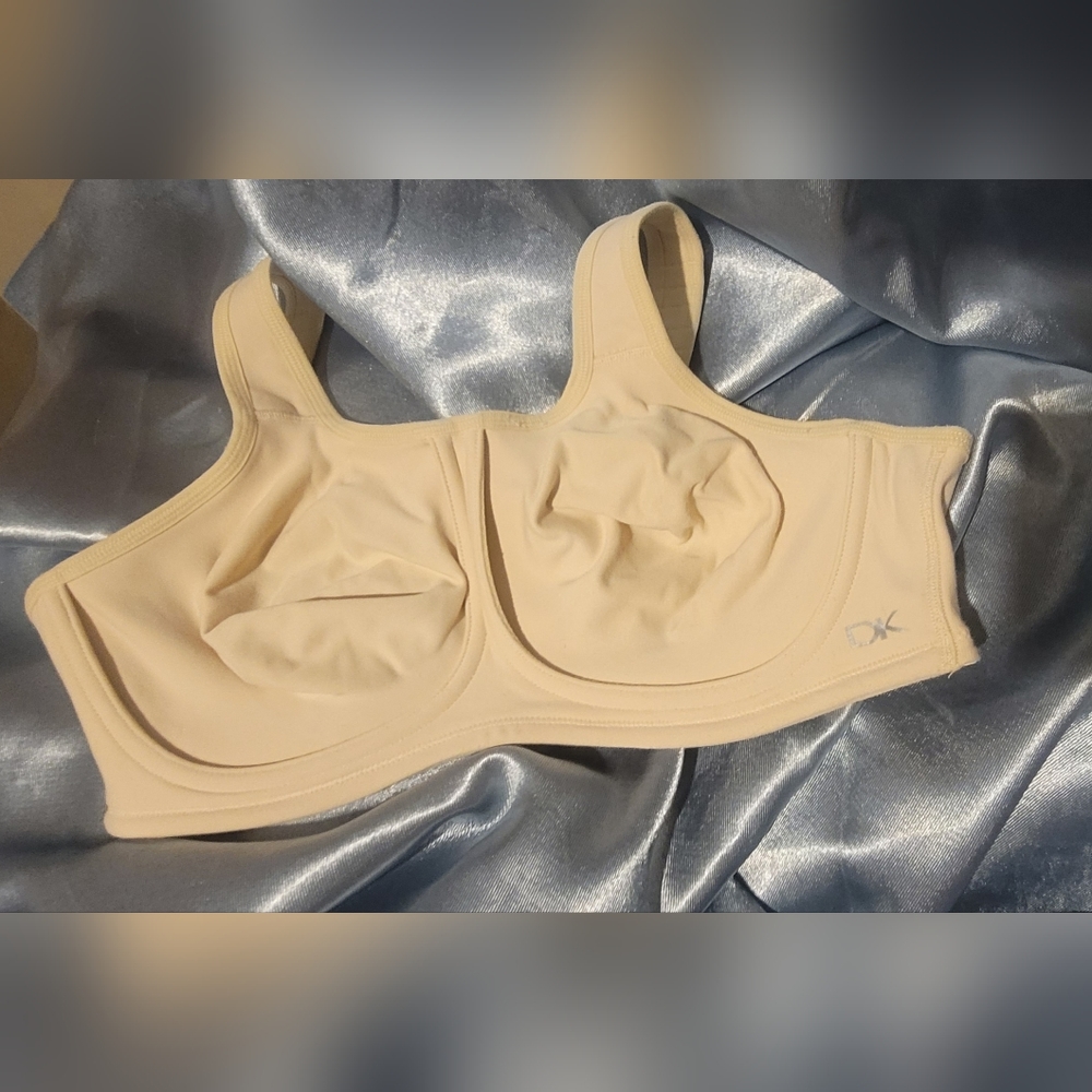 DK sports bra